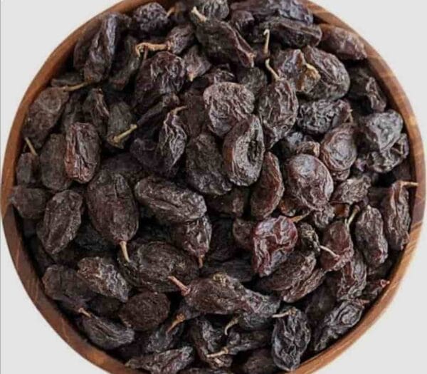 کشمش فخری مراغه در ظرف چوبی