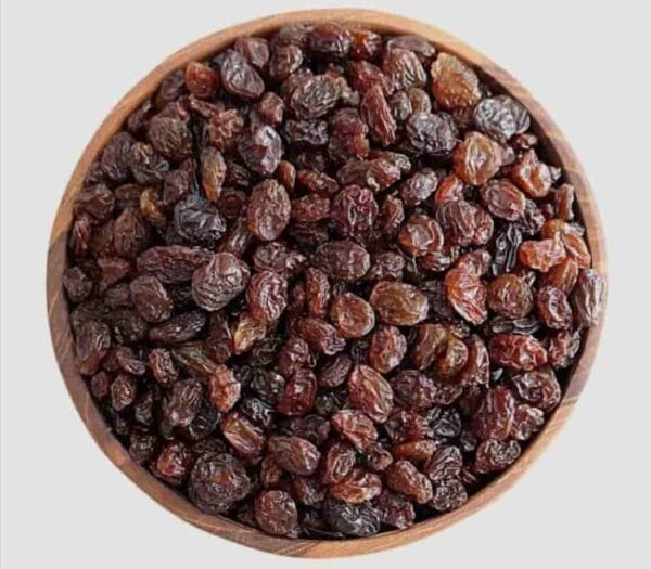 کشمش پلویی اعلا در کاسه چوبی